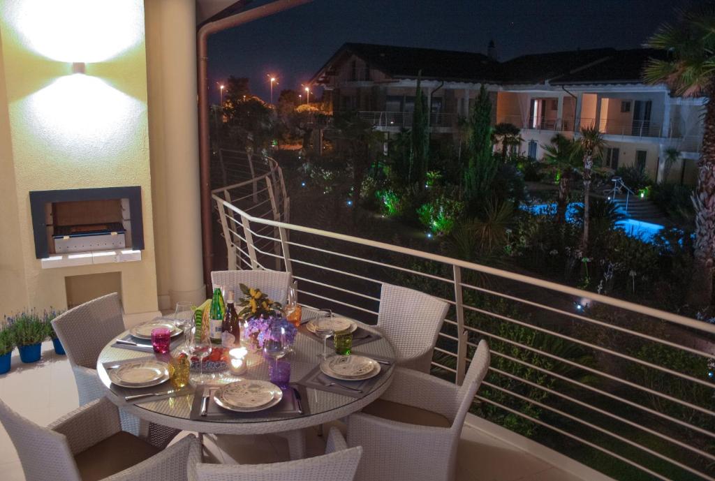Sky Fort Garda View room 6